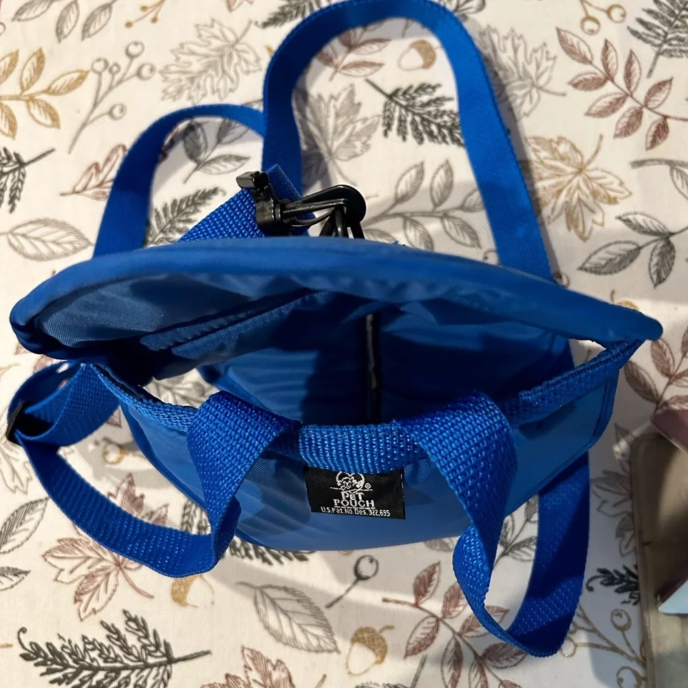 Pet pouch. Blue, size M. Hands free away to carry your pet. NEW